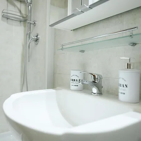 Zizi House Apartment